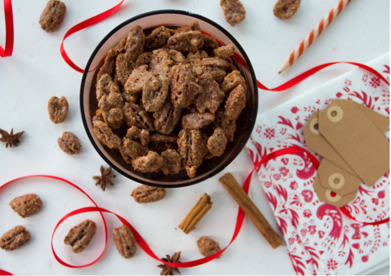 Karamelliserte pekannøtter med julekrydder Karamelliserte pekannøtter med julekrydder